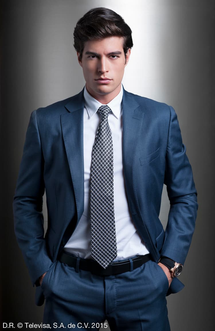 Por un lado los Gómez Luna. 'Franco' (
<b><a href="http://www.univision.com/shows/el-gordo-y-la-flaca/nuestro-danilo-carrera-nos-visito-y-tienen-que-ver-la-que-se-armo-video">Danilo Carrera</a></b>) era el hijo no reconocido de 'Eladio' (
<b><a href="http://www.univision.com/temas/fernando-colunga">Fernando Colunga</a></b>), pero al enterarse de que llevaba la sangre de los Gómez Luna hizo hasta lo imposible para quedarse con lo que le pertenecía por derecho.