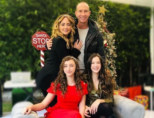 Dos años después Eric y Andrea se convirtieron en padres de Mia; y en enero de 2007 le dieron la bienvenida a su hija Nina.