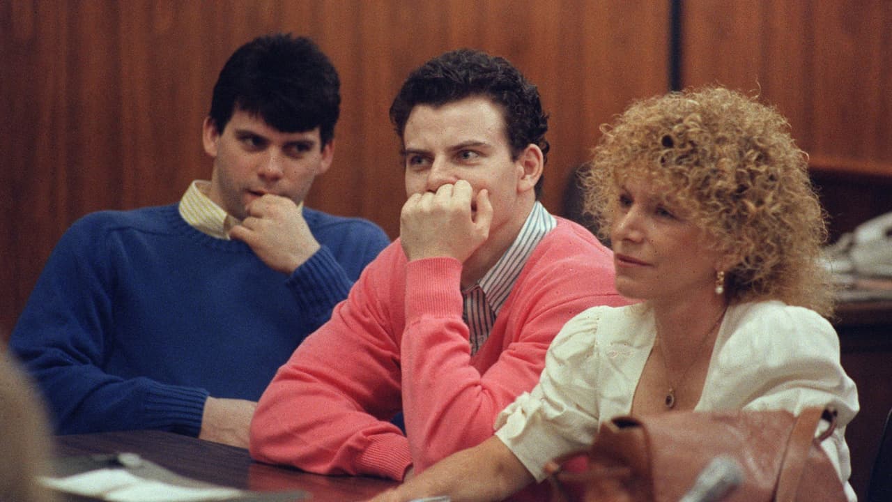 En la década de los 90, comenzó el mediático juicio contra los hermanos Menéndez. El menor, 
<b>Erick</b>,
<b> declaró que fue víctima de abuso sexual por parte de su padre.</b> En el proceso,
<b> se mostraron algunas fotografías que presuntamente incriminaban a José Menéndez.</b>
<br>El primer juicio se declaró nulo, porque el jurado no pudo alcanzar un veredicto. En el segundo, fueron hallados culpables y posteriormente condenados a cadena perpetua.