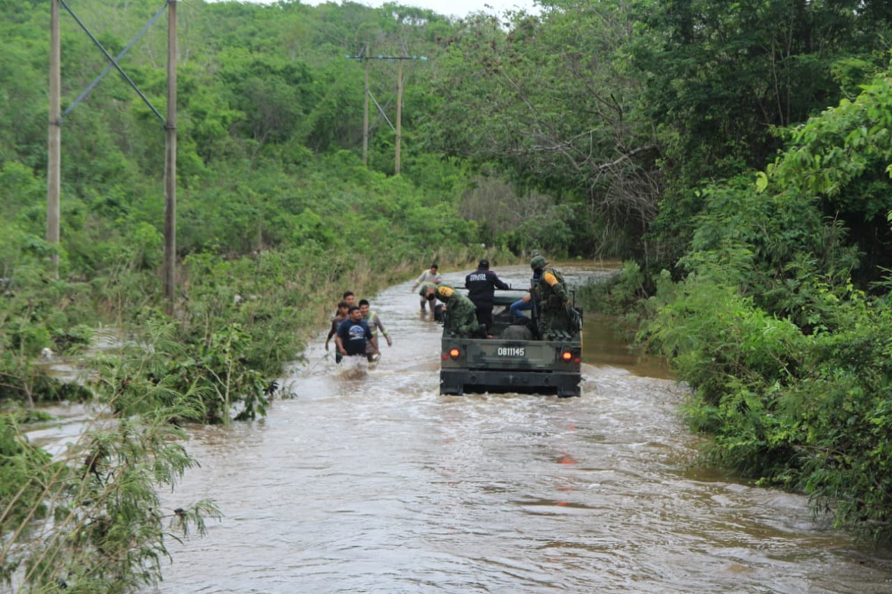 Una vía inundada cerca de Tekax, a unas 50 millas al sur de Ciudad del Carmen.