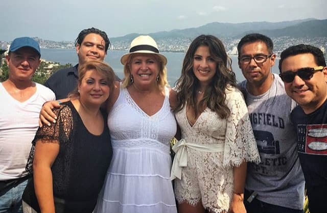 Maity Interiano nos regaló la foto del recuerdo en México, donde colaboró con el mejor equipo de trabajo. (Abril 24, 2016)