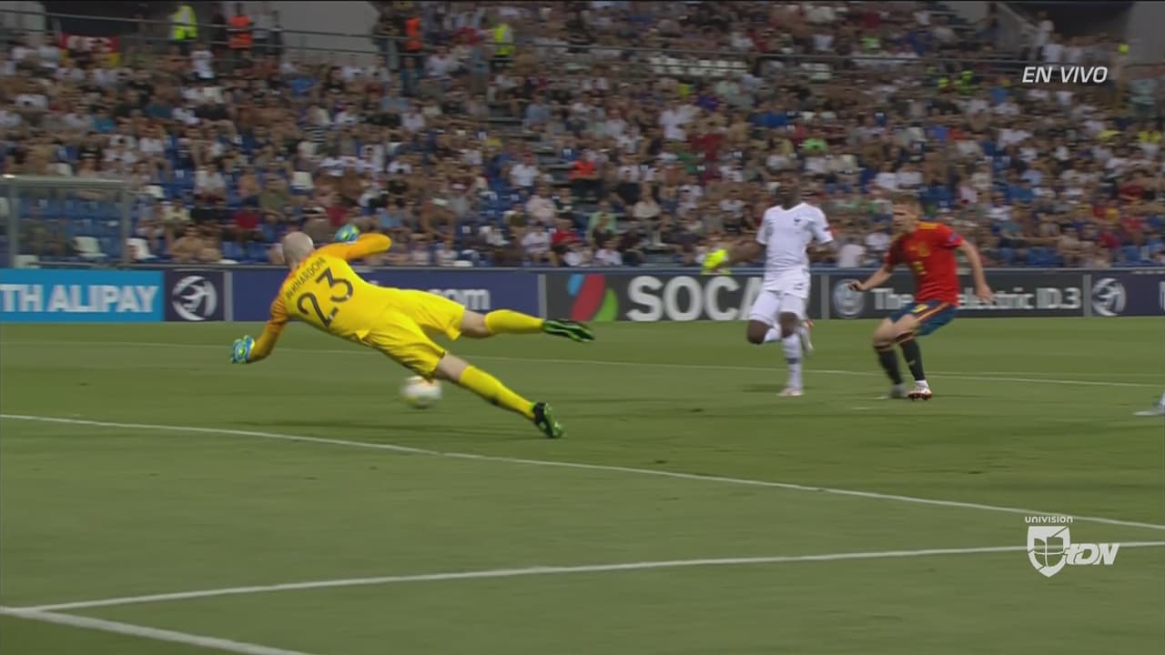 Contragolpe letal: Oyarzábal se la pone a Olmo para el 3-1 de España