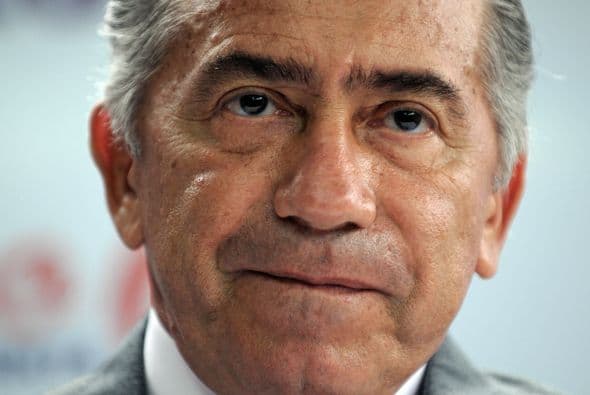 Oviedo fue implicado en estos sucesos, conocidos como el "marzo paraguayo", como autor intelectual y logró huir antes de que Cubas presentara su dimisión con destino a Argentina (patria de su esposa, Raquel Marín), que le ofreció asilo político. De nuevo el héroe se convirtió en villano: expulsado del partido, fue acusado de instigar el magnicidio y el Gobierno pidió su extradición a Argentina, que lo mantuvo confinado en Tierra de Fuego pero no lo entregó.