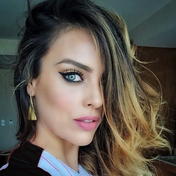 Sara ha confesado que lleva una vida muy sana: no fuma, no toma y suele levantarse a las 3AM para hacer sus rutinas de ejercicio. El amor por el arte y el deporte lo cultivó desde pequeña, pues siempre practicó gimnasia, básquetbol y ballet.