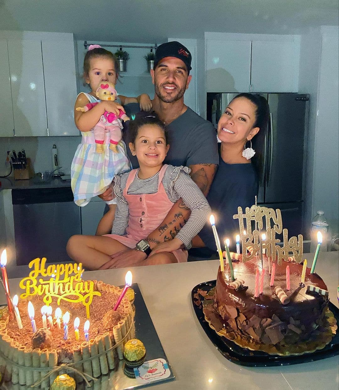 No cabe duda que Juliana, su esposa, y sus dos hijas, Silvana y Anabella, son su motor de vida. Así celebraron a Yisus en su cumpleaños 38.