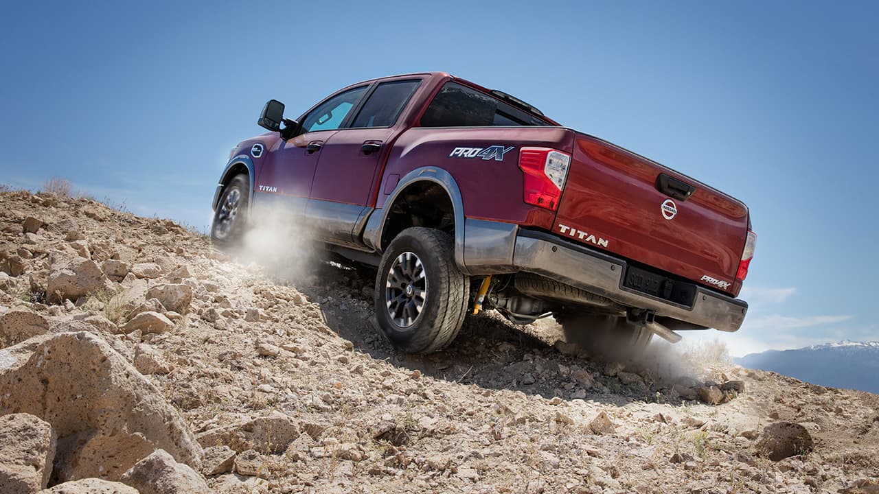 Nissan afirma haber buscado diseñar una camioneta de confort absoluto dentro del habitáculo. Debajo del capó se aloja un motor V8 de 5.6 litros con 394 libras-pie de torque, que generan una potencia de 390 caballos de fuerza.