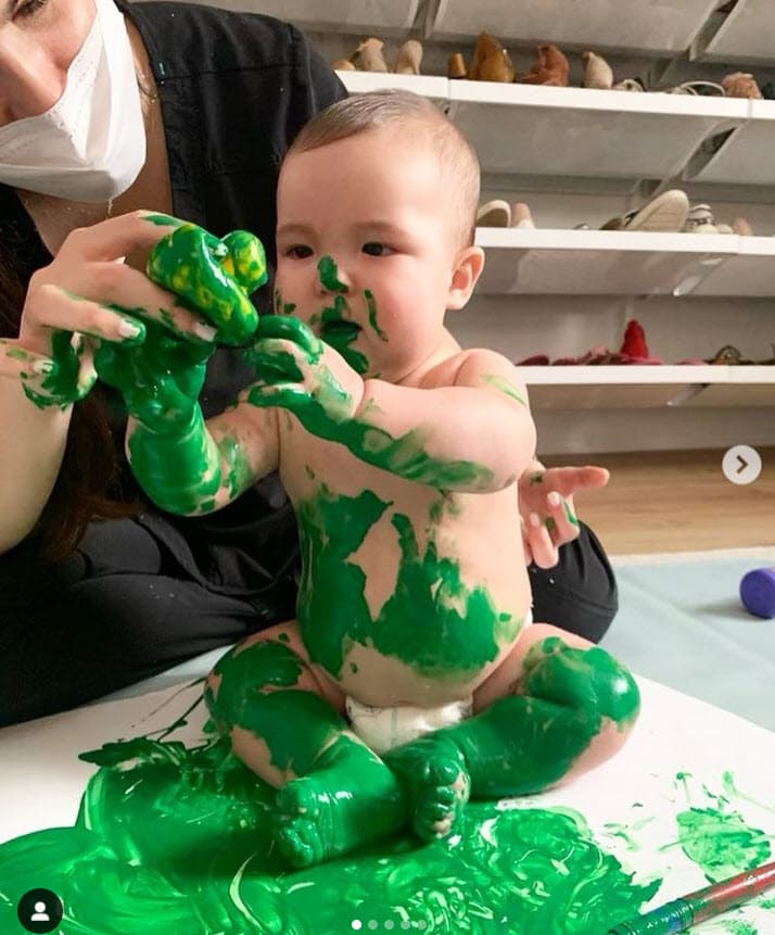 Mientras tanto, Pamela Silva comparte cómo va el crecimiento de Ford y la destreza que ya muestra en algunas actividades como fue
<b><a href="https://www.instagram.com/p/CHydYibgFGa/" target="_blank"> su primera clase de arte. </a></b>
<br>