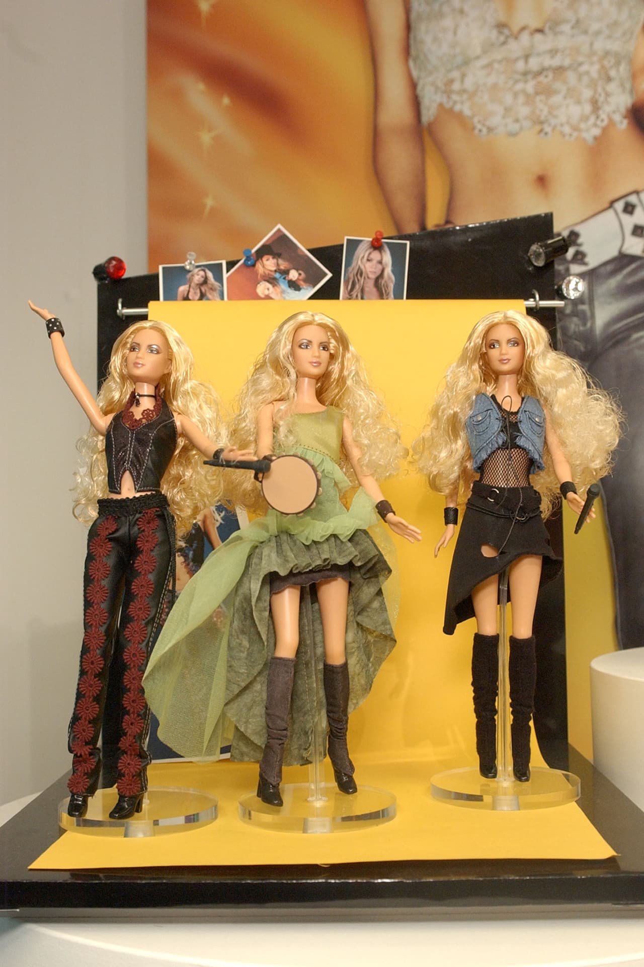Fue en 2003, cuando la marca Mattel lanzó al mercado la muñeca inspirada en la cantante colombiana y algunos de sus looks más icónicos. Incluso, una de ellas tenía una guitarra que sonaba al ritmo de la canción 'Whenever, werever'.