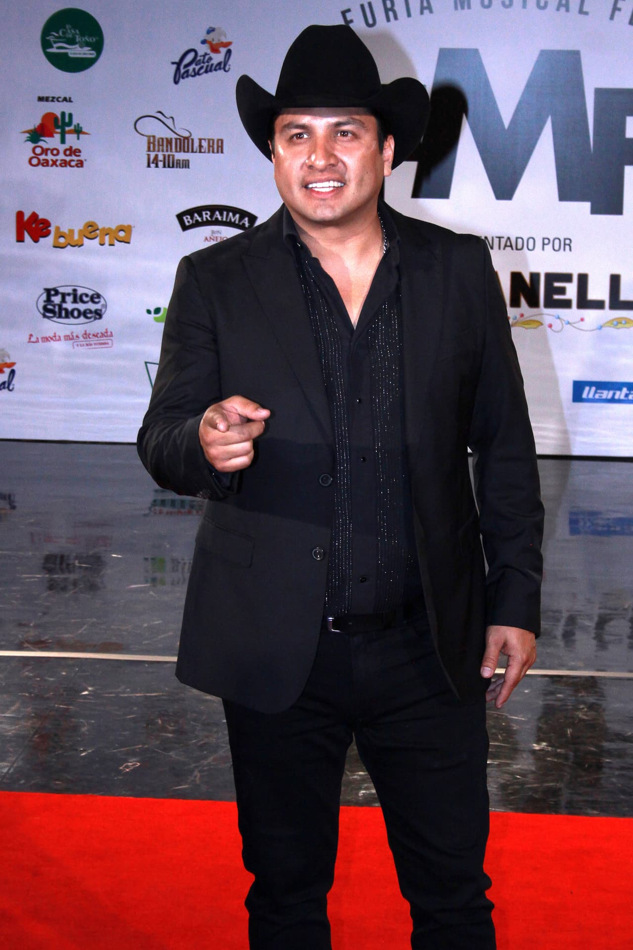 <b>Julión Álvarez</b> tiene razones de sobra para sentirse feliz. Y es que su familia cuenta con un nuevo miembro.