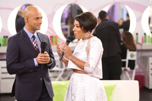 Una octava gala donde la hermandad reinó entre las seis chicas que quedan en la Mansión de la Belleza. Larry Hernández y Noel Schajris fueron los invitados de la noche y aunque pensábamos que todo era Peace and Love, llegó el momento de salvar y nominar: las chicas le dieron su voto a Catherine. Sin embargo, la sentenciadas de esta semana son las BFFs Geisha y Nathalia.