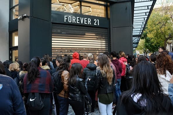 Uno de los casos más destacados este 2019 fue la bancarrota anunciada en septiembre por la tienda de ropa
<a href="https://www.univision.com/local/chicago-wgbo/la-cadena-de-tiendas-forever-21-se-declara-en-bancarrota">Forever 21</a>, tras la cual fueron cerradas 200 de sus tiendas.
<br>