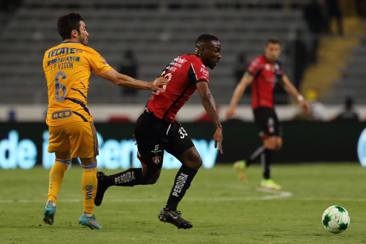 Atlas hizo valer su condición de local en el Estadio Jalisco y lleva ventaja para la vuelta de la Semifinal ante Tigres en el Universitario.