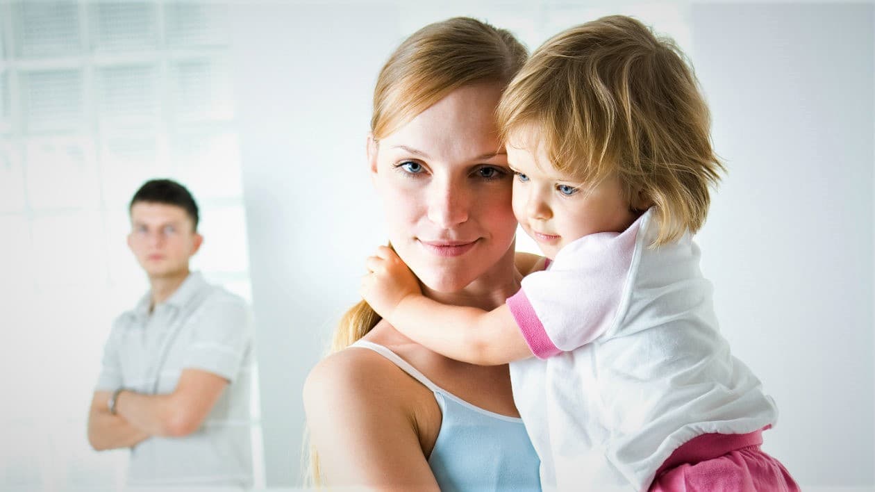 ¿Se debe opinar de la crianza ajena? Consejos para lidiar con quienes se meten en la educación de nuestros hijos