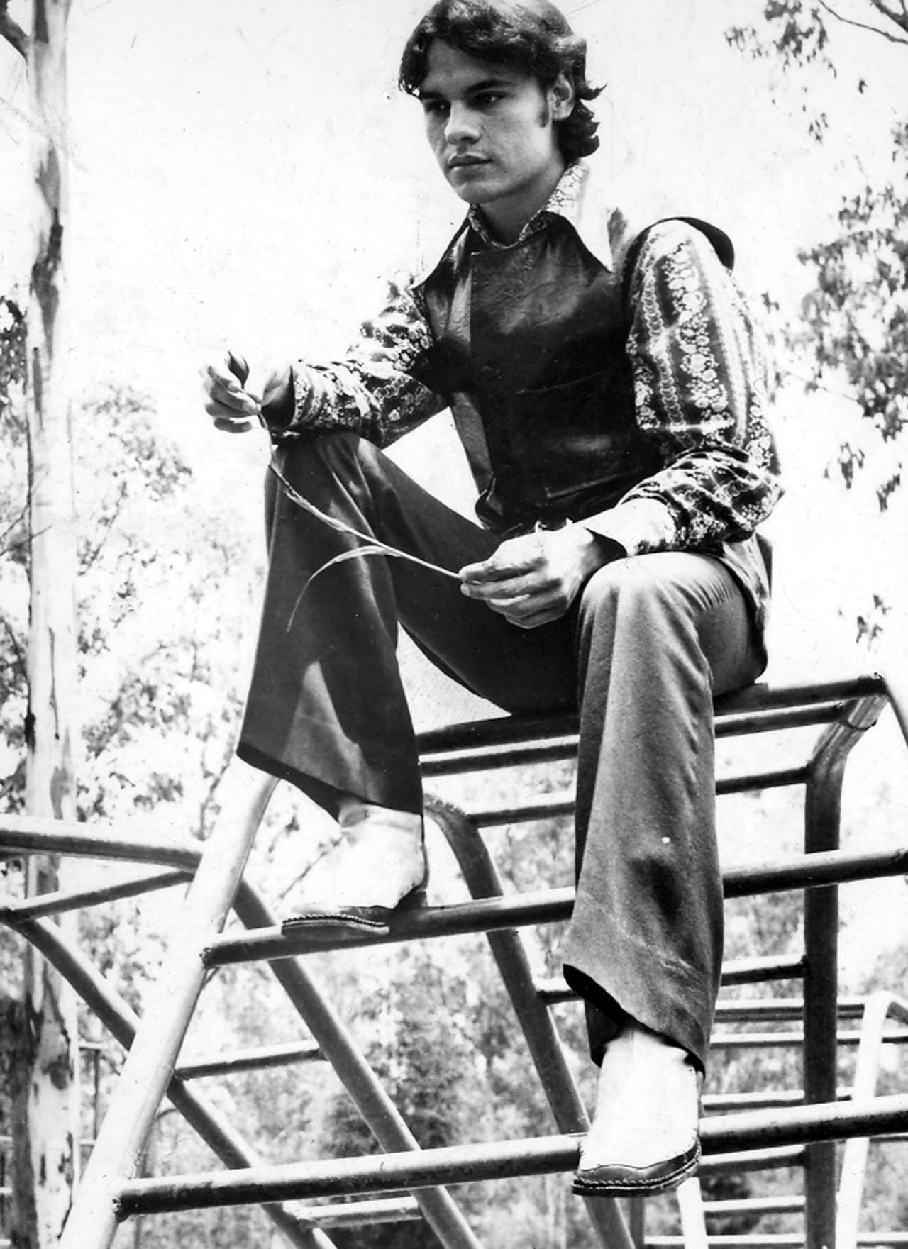 Don Gabriel Aguilera, Juan Gabriel's father, spent half of his life in a mental institution, which forced Gabriel's mother to move the family to Ciudad Juárez.