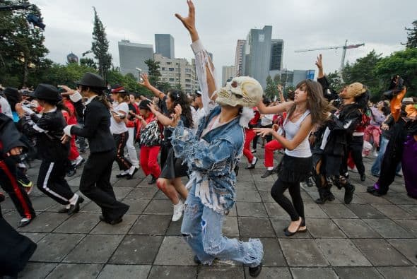 En el evento los mexicanos no sólo cantaron y bailaron, también personificaron a varios del famoso video.
