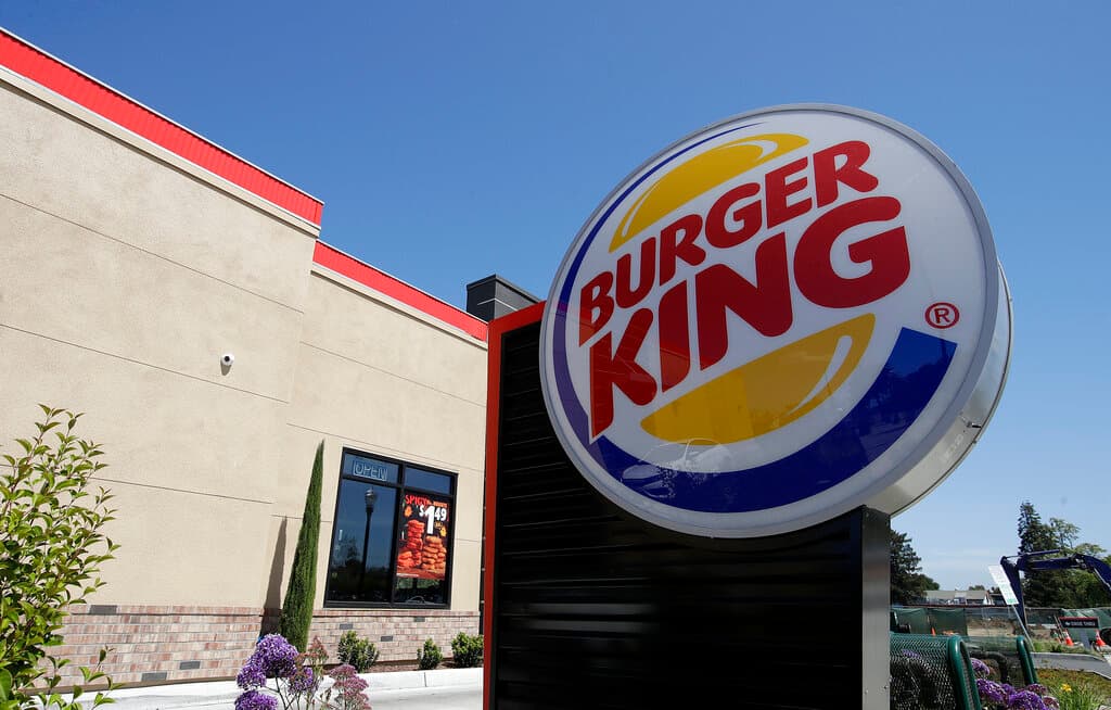 El insignificante premio por 20 años sin faltar al trabajo en Burger King y la increíble reacción en redes sociales