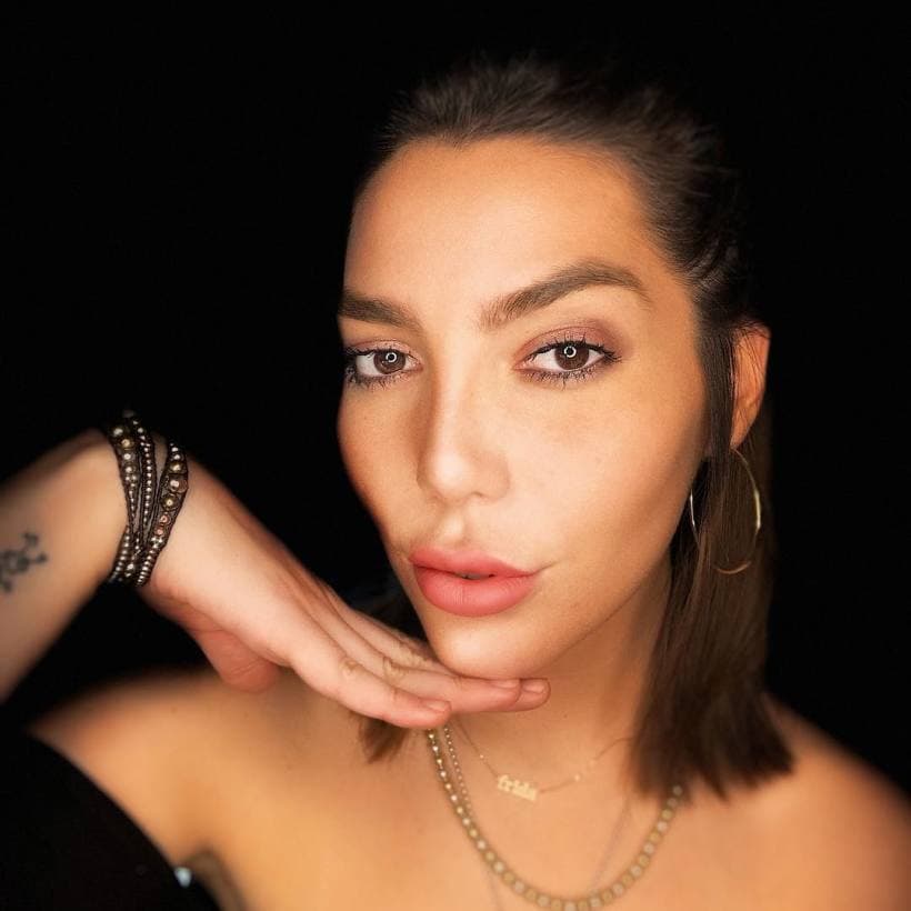 Sobre el registro de su nombre, la propia Frida Sofía habló con Gustavo Adolfo Infante en la entrevista que le concedió a 'De primera mano', la misma en donde acusó a su abuelo de supuesto abuso sexual. 
<br>