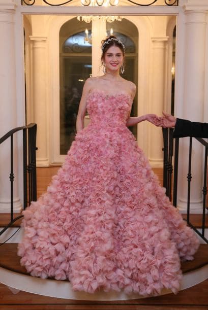 Y algunas atrevidas pueden llevarlo en un vestido estilo princesa.