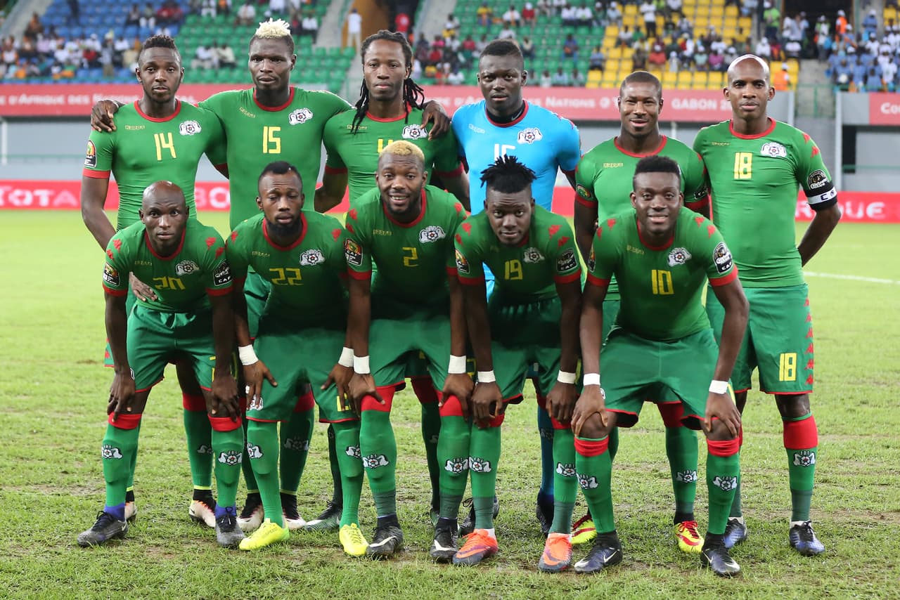 CAF - Burkina Faso: ocupa el primer lugar del grupo D con 4 puntos, los mismos de Sudáfrica pero con mejor diferencia de gol. Senegal e Islas de Cabo Verde suman un punto nada más.