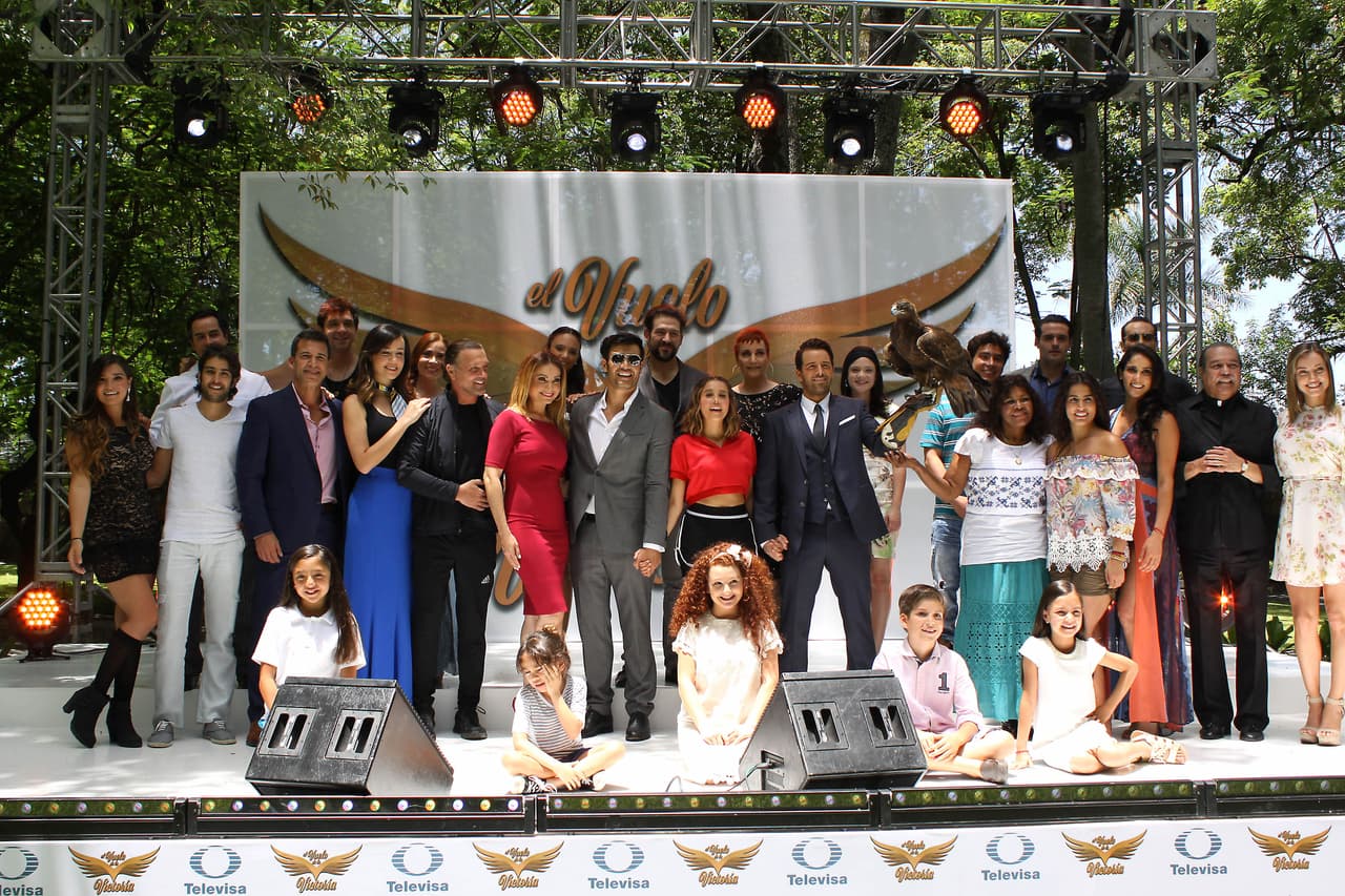 <b>Elenco y producción</b> se reunieron en una hacienda del Estado de Morelos, en México, para 
<b>presentar oficialmente el proyecto</b>.