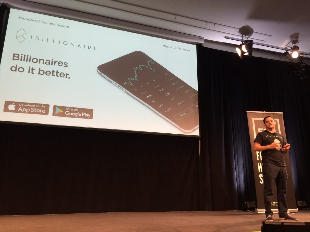 Raúl Moreno presenta su startup en el Demo Day de la aceleradora 500 Startups.