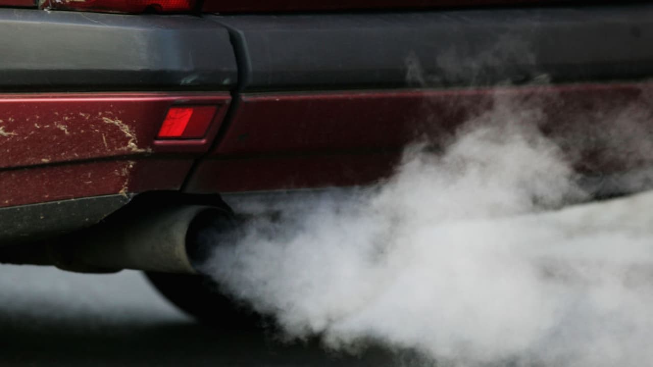 Las autoridades creen que el siniestro, ocurrido el pasado viernes poco antes de la medianoche, fue producto de un pique ilegal. El suceso tuvo lugar cuando la camioneta en la que se transportaban las víctimas se estrelló con otro vehículo a gran velocidad, cayó de un puente y luego explotó.