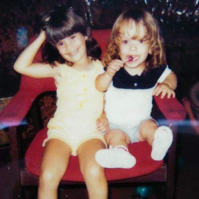 En octubre de 2014, publicó una fotografía de cuando era pequeño y sorprende el gran parecido que tenía con su hijo a esa edad. Aquí lo observamos sonriendo con un dulce.