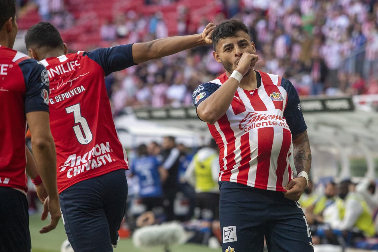Alexis Vega evita que el Rebaño Sagrado tropiece fuertemente en casa y empetan 1-1 con Querétaro.