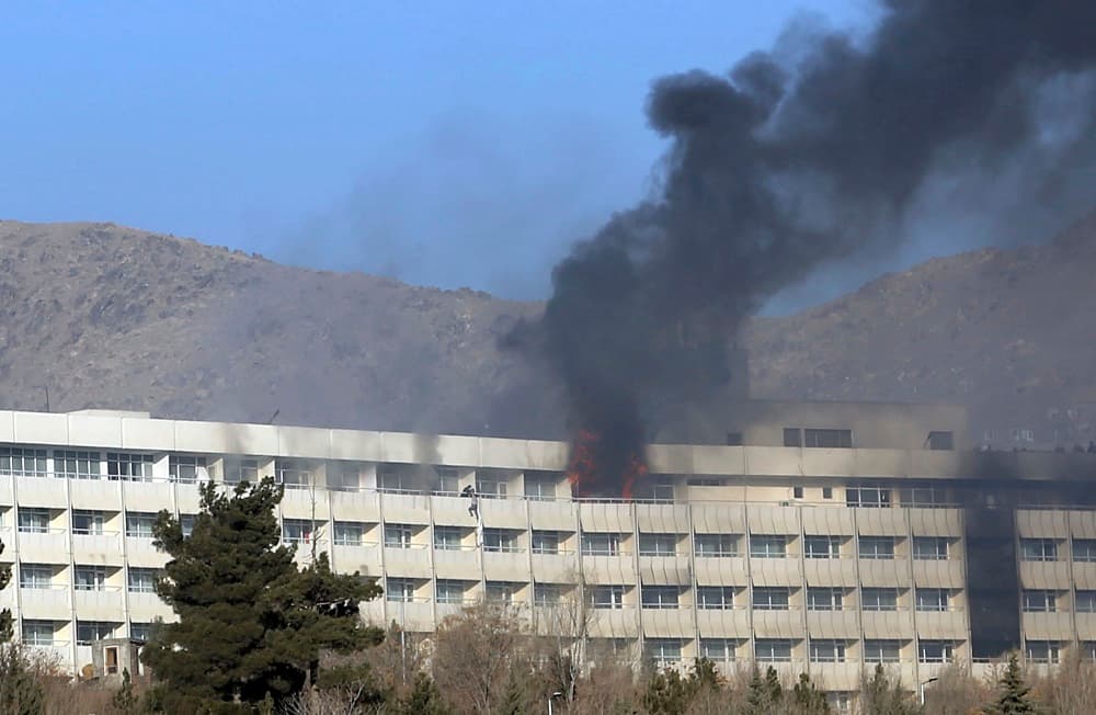 Al menos 18 muertos en un ataque terrorista contra un hotel en Kabul