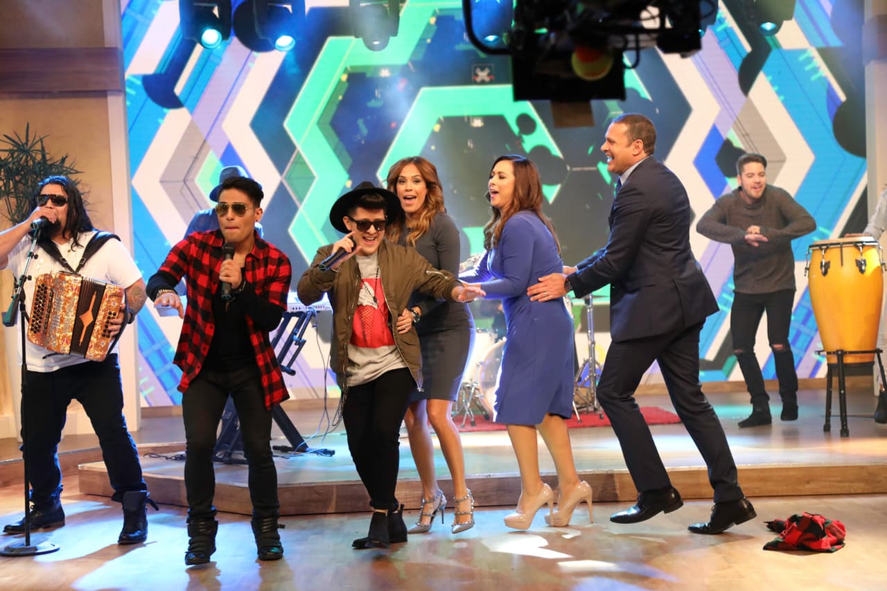 Todos nos divertimos bailando al ritmo de 'Piña colada'.