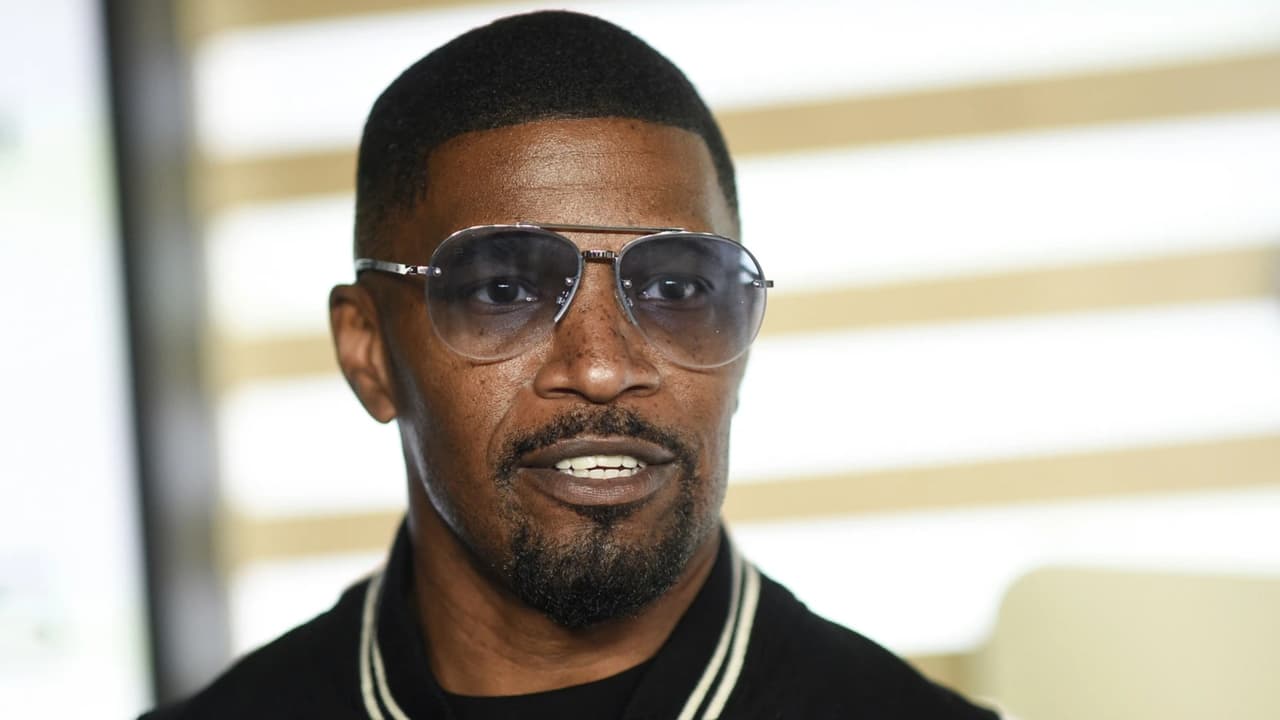 Es uno de los últimos famosos en ser demandado. 
<a href="https://www.univision.com/local/nueva-york-wxtv/nueva-york-demandan-actor-jamie-foxx-presunta-agresion-sexual-bar-la-ciudad" target="_blank">Una mujer acusó a Jamie Foxx ante la Corte Suprema de Nueva York</a>, alegando que 
<b>el actor la agredió sexualmente en la azotea de un restaurante de la Gran Manzana</b>. El incidente habría ocurrido en 2015.