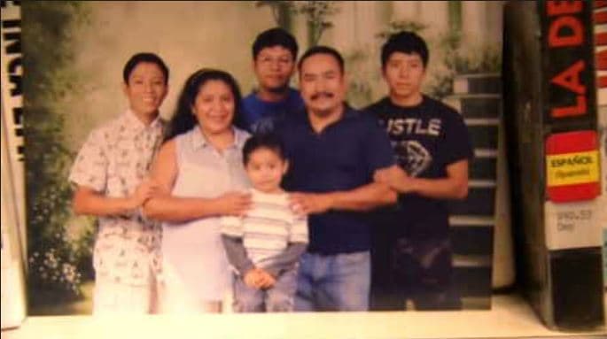 Jesús Alexander Cervantes, es el tercero de cuatro hermanos, el segundo en ir a la universidad, y el primero en su familia en ser aceptado en la escuela de ingeniería de la universidad Stanford.