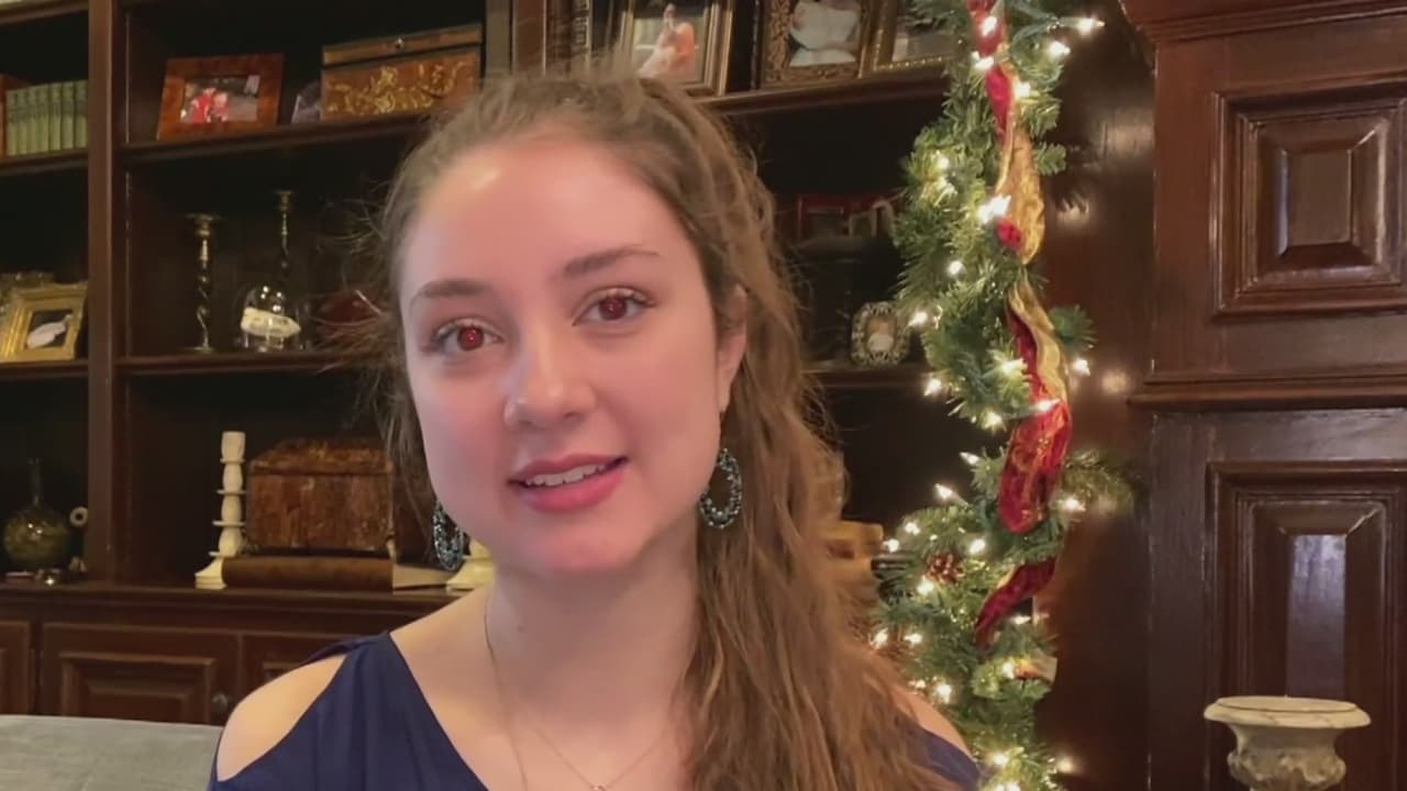 "Me encanta mi vida": joven con enfermedad incurable recauda millones de dólares para ayudar a otros