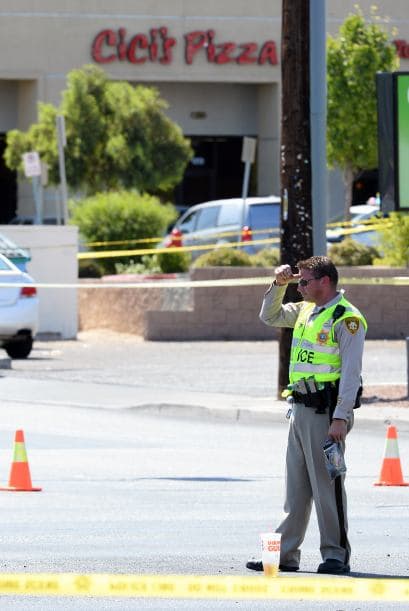 Cuando el otro policía trató de sacar su arma, fue ultimado.