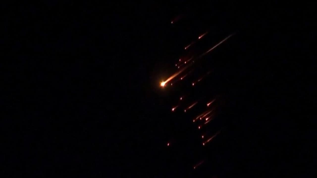 Irán lanza un misil con ojiva de racimo sobre el cielo de Israel este lunes