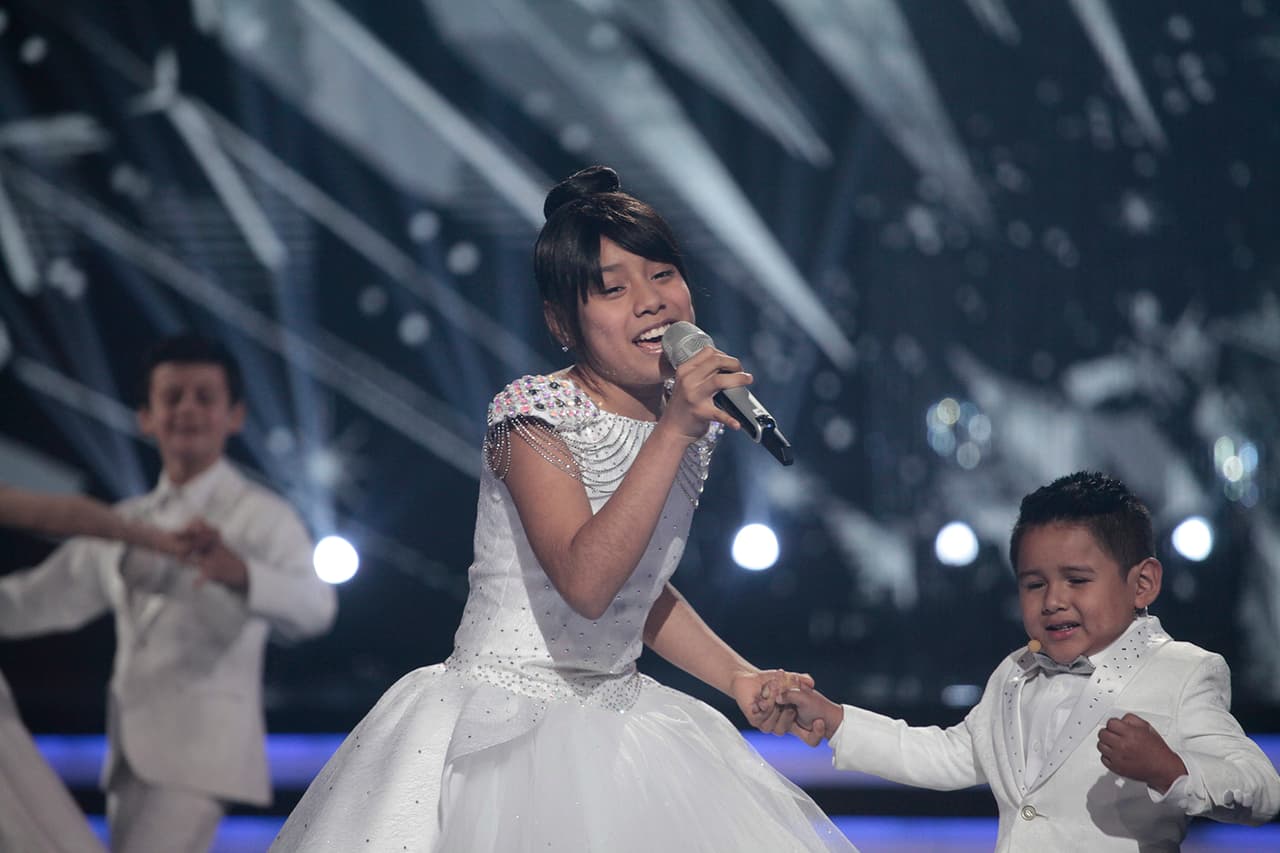 Mientras que Adilene, con voz firme, cantaba este éxito de Yuridia.