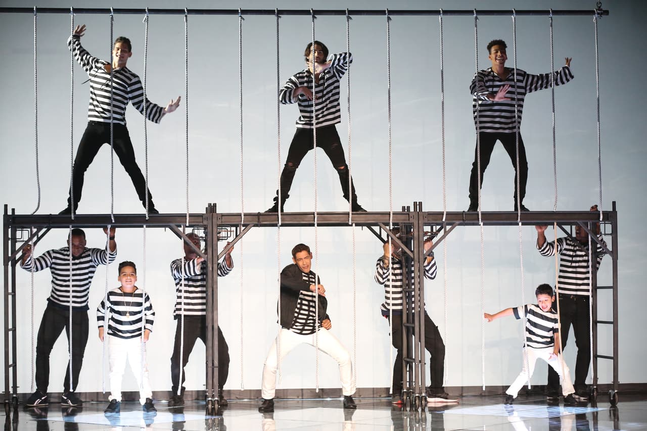 Johnny se presentó con todos sus niños.