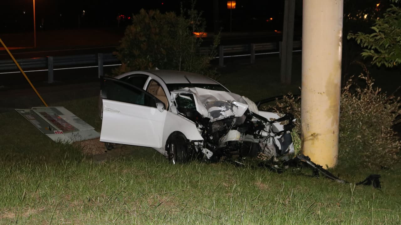 Muere conductora que se salió de carretera y chocó contra poste en Norcross