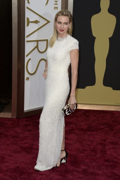 La actriz británica Naomi Watts llega a la 86 ª ceremonia anual de premios de la Academia en el Teatro Dolby en Hollywood, California