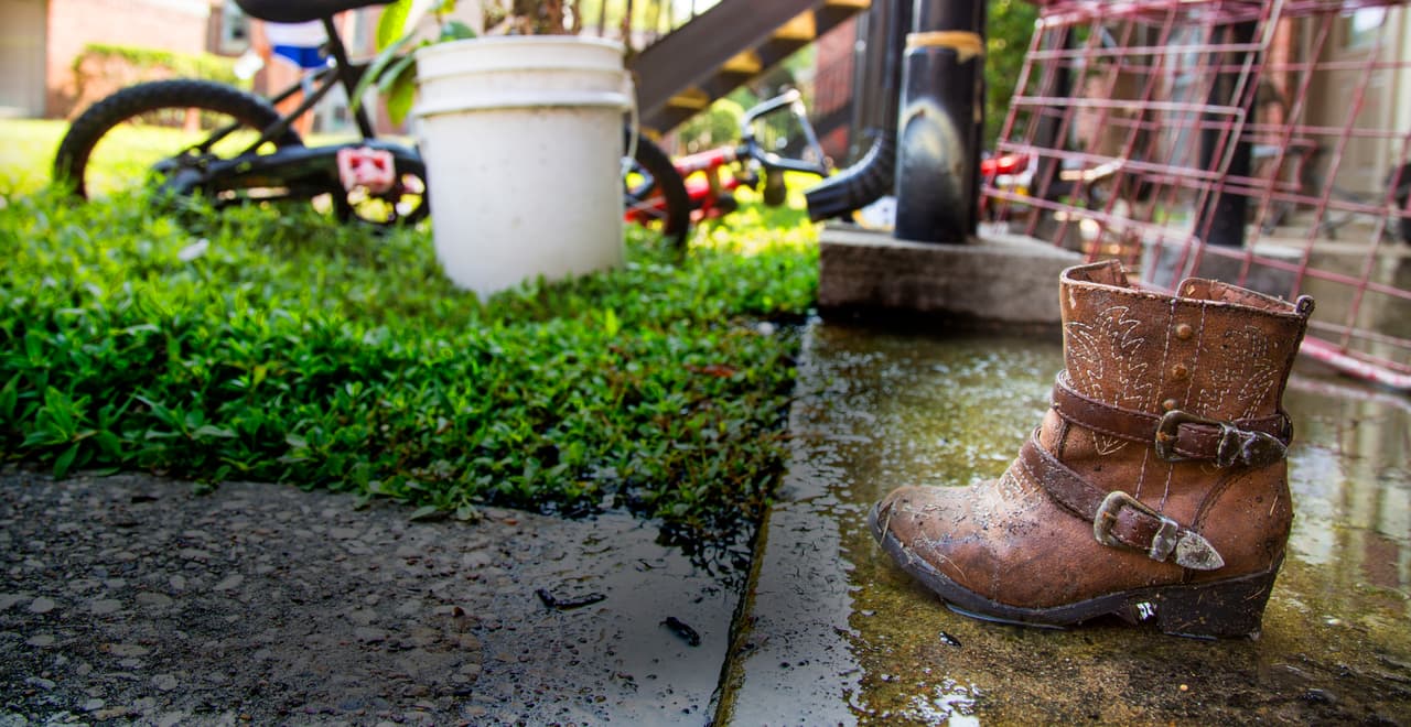 El regreso a casa de las familias que tuvieron que ser evacuadas por las inundaciones fue desolador. No había mucho que rescatar.