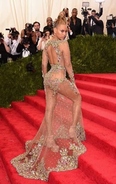 Beyoncé robó las miradas de todos en la MET Gala. ¡Iba casi desnuda!