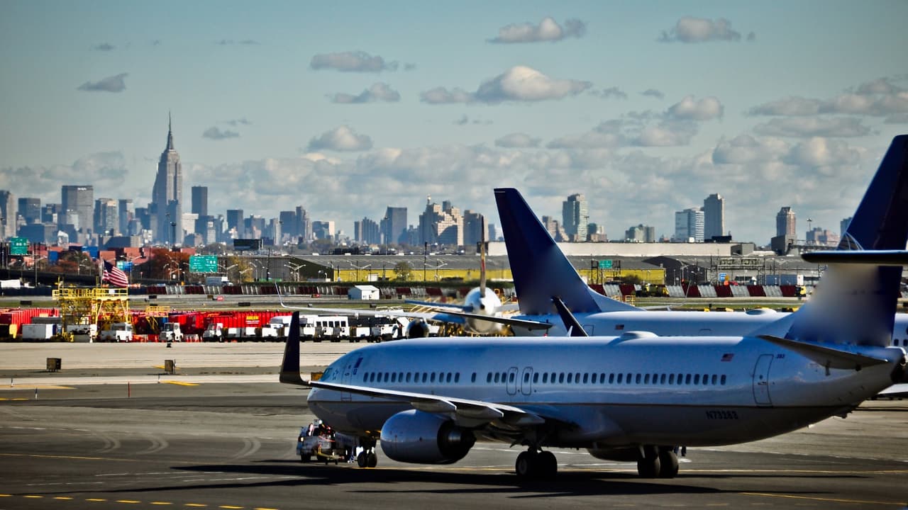Prevén aumento del 45% en retrasos de vuelo en aeropuertos de NY durante el verano