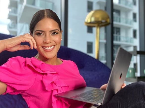 Y cosas muy, muy interesantes se trae entre manos esta reina de belleza dominicana. Pronto sabrás más.