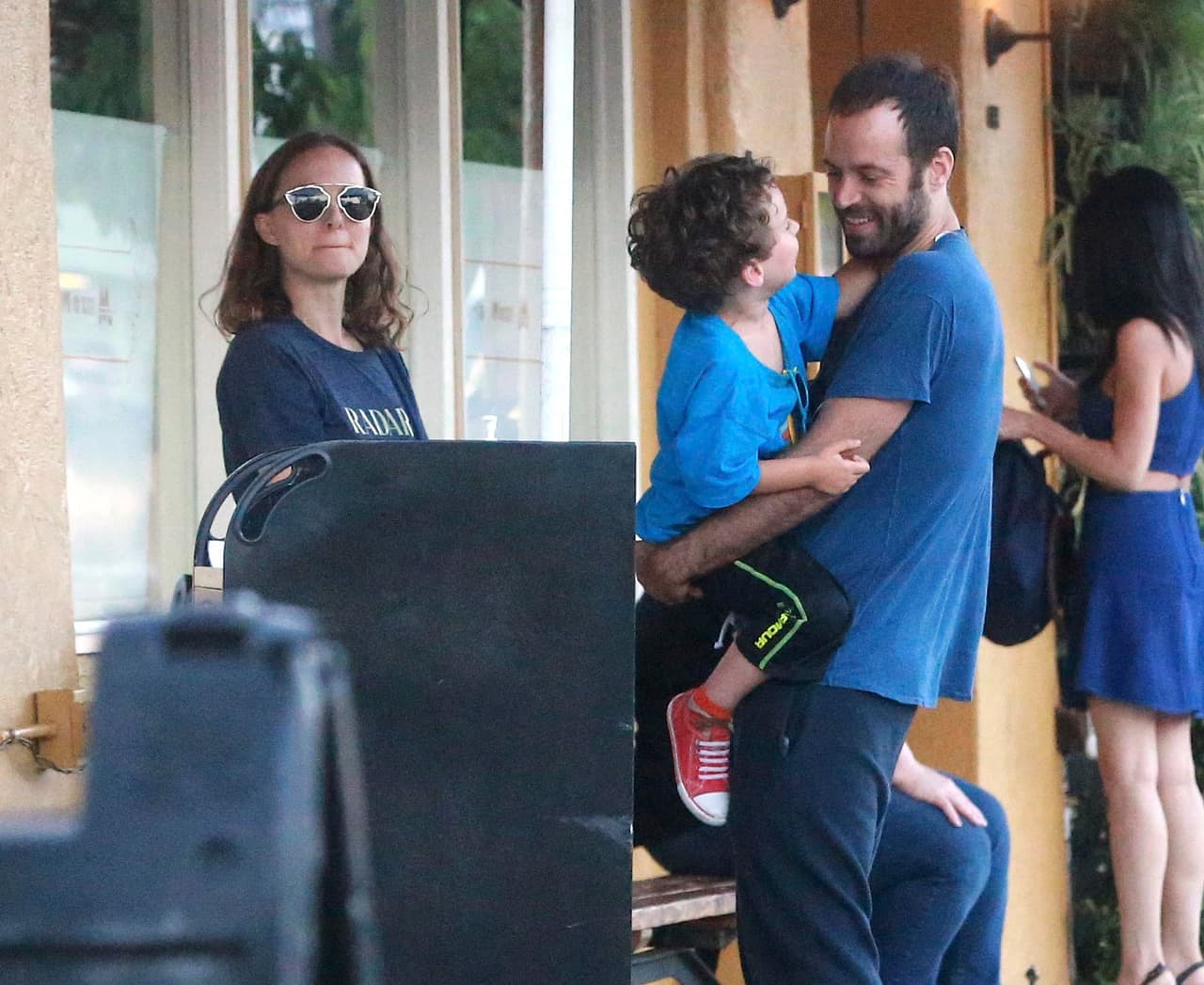 De inmediato intentó ocultarse.