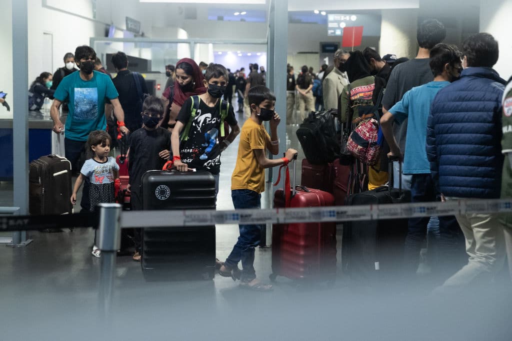 <a href="http://uni.vi/J8lB102UnSG" target="_blank">Los 124 afganos que llegaron</a> este miércoles al aeropuerto internacional de Ciudad de México tienen
<b>una visa humanitaria de 180 días</b> mientras deciden si piden asilo en ese país, en EEUU o en otro lugar.