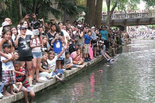 Photos: Spurs Championship Parade 2014 Barges
