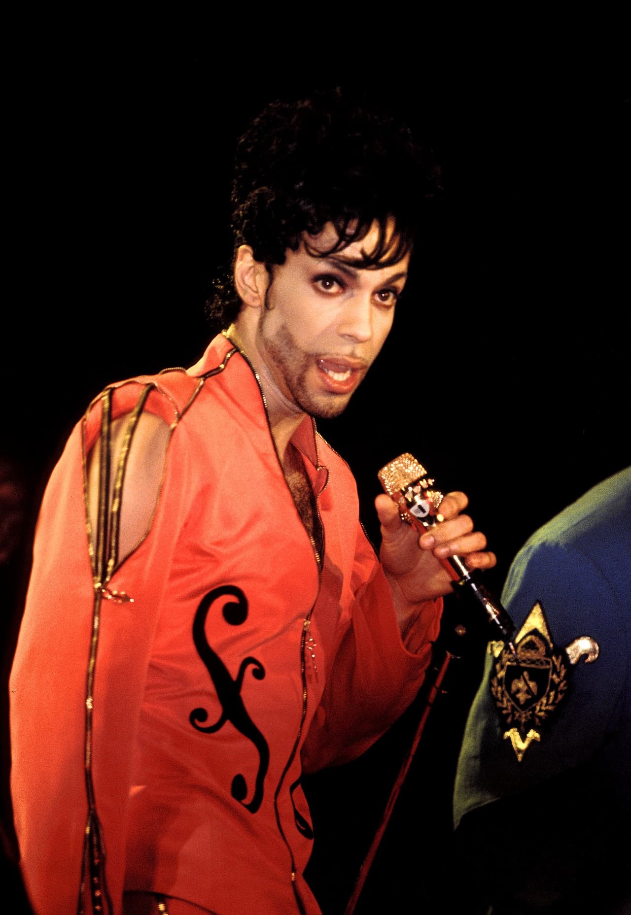 "El médico le dijo a Prince que su conteo sanguineo está muy lento y que la temperatura de su cuerpo estaba muy bajo, raramente comía y cuando lo hacía vomitaba", afirma una fuente que reveló esa información a la publicación.