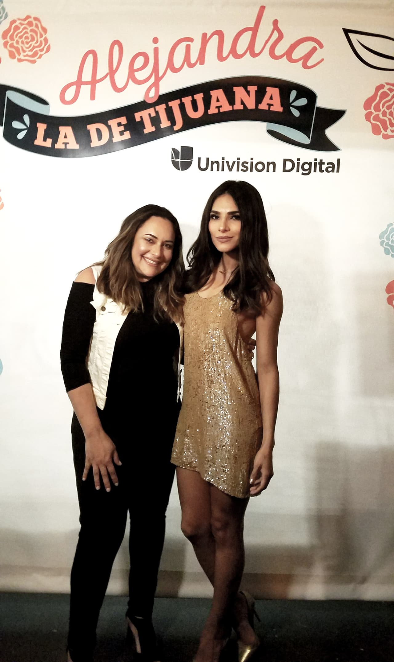 Hace unos días había hablado de un proyecto muy especial y finalmente pudo presentar a #AleLaDeTijuana frente a un grupo de amigos y colegas. Los presentes disfrutaron de la webserie entre risas y lágrimas. 
<a href="http://www.univision.com/shows/la-banda/aleladetijuana-revela-como-cruzo-la-frontera-video" target="_blank"><b>Aquí puedes ver el primer capítulo</b></a>.