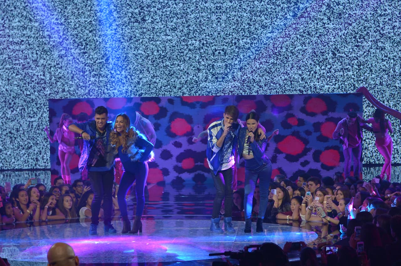 Cuando cantó “Toothbrush” de DNCE se robó el show con su estilo particular. La química con Abdiel, Megamy y Zhamira fue evidente.