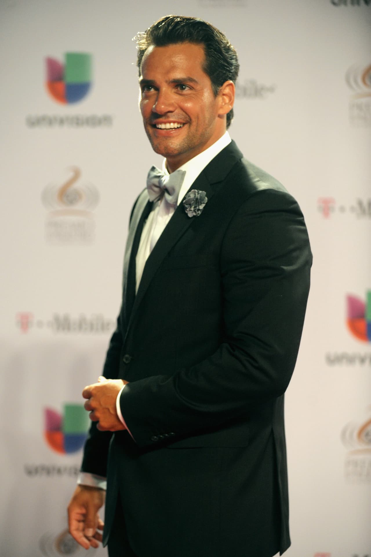 "Es inaceptable que se lance a la presidencia creando una retórica de odio y discriminación al tildar a los mexicanos de narcotraficantes y violadores", subrayó.